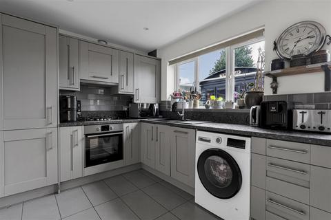 3 bedroom detached house for sale, Cattawade Street, Brantham