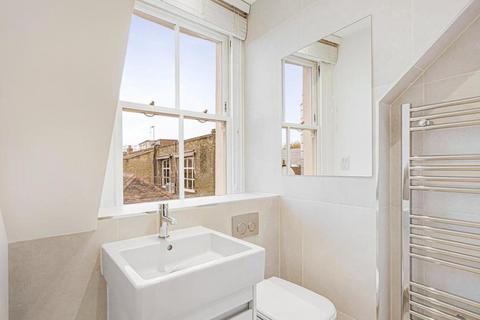 Studio to rent, Warren Street, London W1T