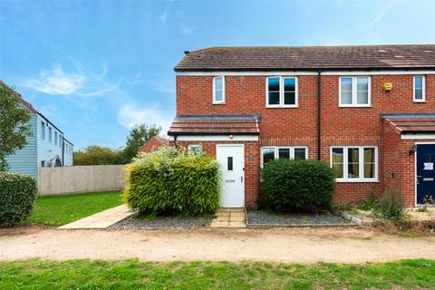 3 bedroom end of terrace house to rent, Henry Walk, Dartford, DA1