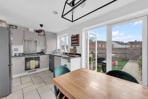 3 bedroom end of terrace house to rent, Henry Walk, Dartford, DA1