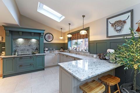3 bedroom semi-detached house for sale, Kirkcroft Close, Thorpe Hesley, Rotherham, S61 2UH