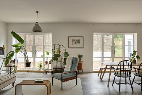 undefined, Six Pillars, London SE26