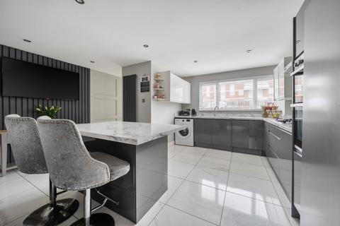 3 bedroom terraced house for sale, Bunting Gardens, Hampshire PO8