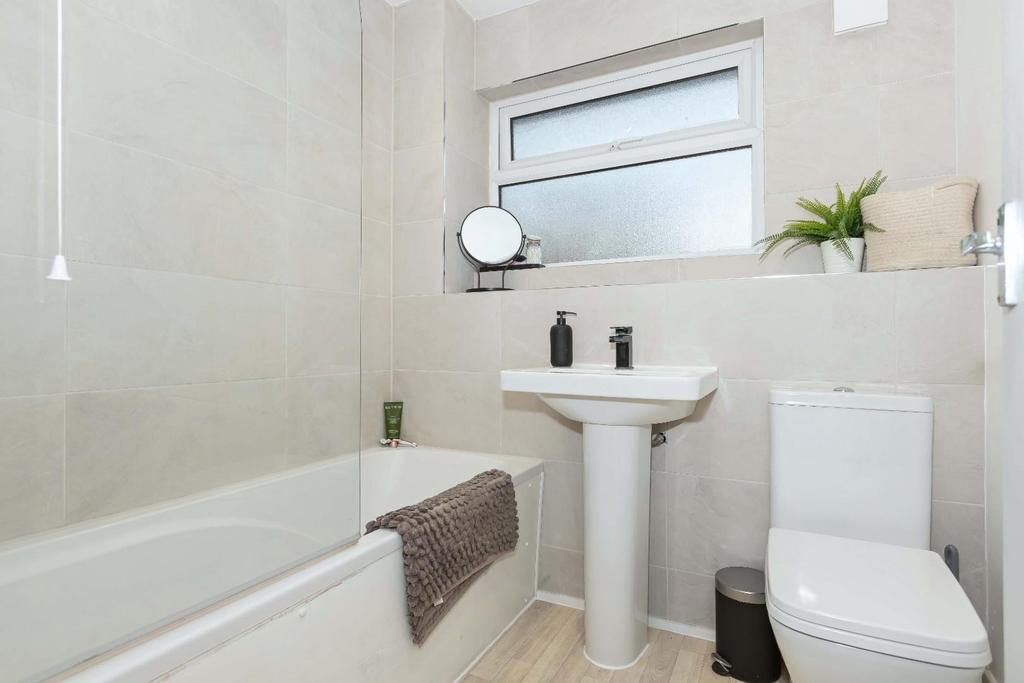 Lodge Close 1.jpg