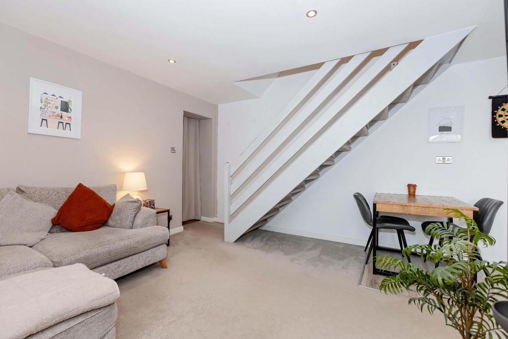 Lodge Close 7.jpg