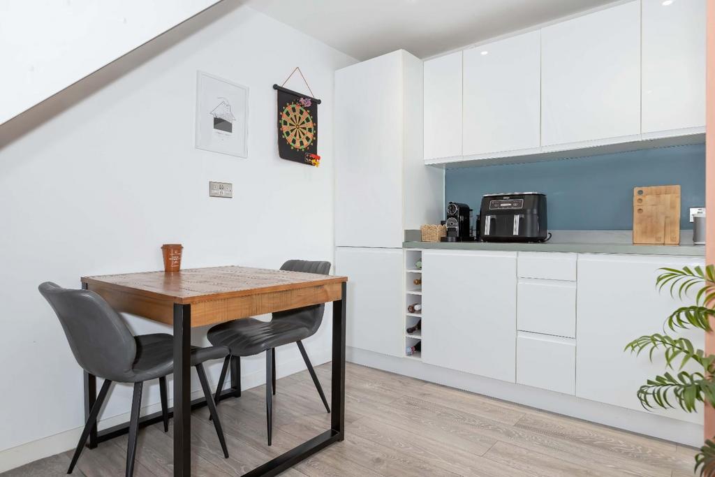 Lodge Close 4.jpg