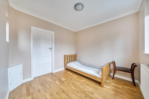 2 bedroom maisonette for sale, Holwell Place, Pinner