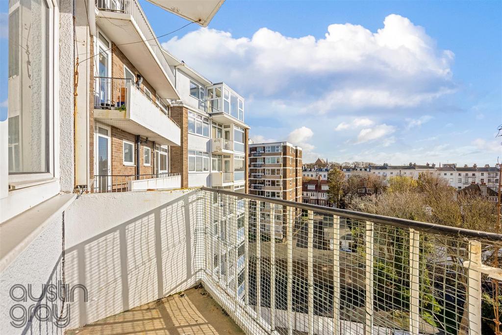 Furze Hill, Furze Hill Court 42-010.JPG