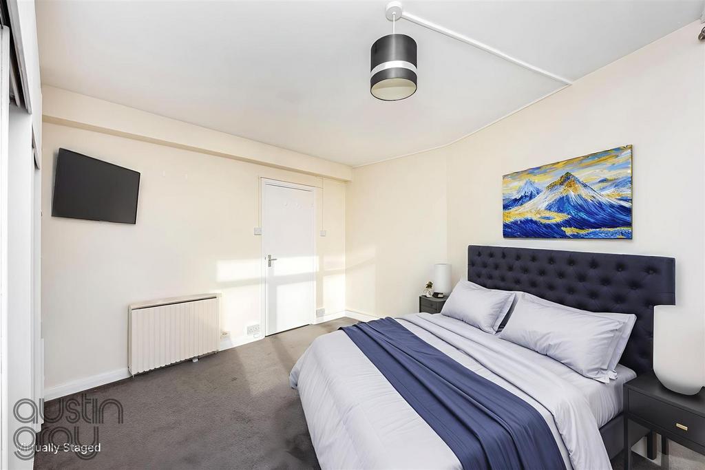 Furze-Hill-Furze-Hill-Court-42-001 - Bedroom - Sta