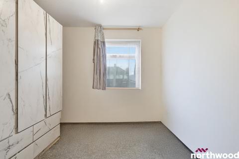 2 bedroom flat for sale, Doddinghurst Road, Brentwood, CM15