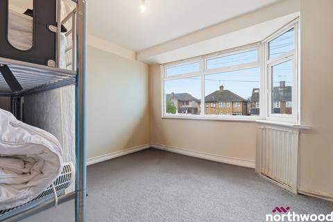 2 bedroom flat for sale, Doddinghurst Road, Brentwood, CM15
