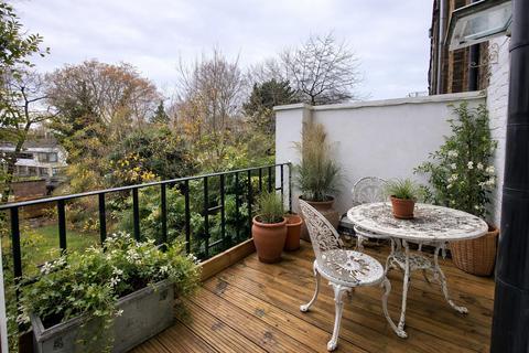 Studio to rent, Frognal, Hampstead, NW3