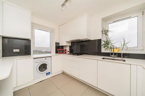 2 bedroom flat for sale, Springfield Grove, London SE7