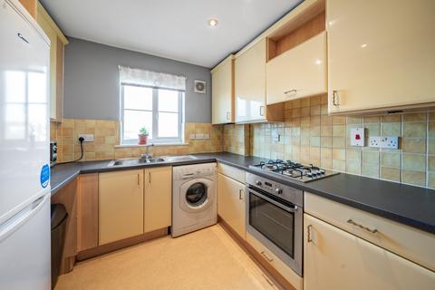 2 bedroom flat to rent, Newent Close, London, SE15