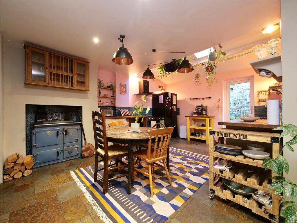 Kitchen/Dining Area