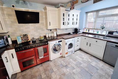 3 bedroom terraced house for sale, Rosedale Close, Luton, LU3 3AP