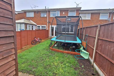 3 bedroom terraced house for sale, Rosedale Close, Luton, LU3 3AP