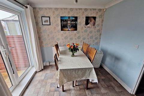 3 bedroom terraced house for sale, Rosedale Close, Luton, LU3 3AP