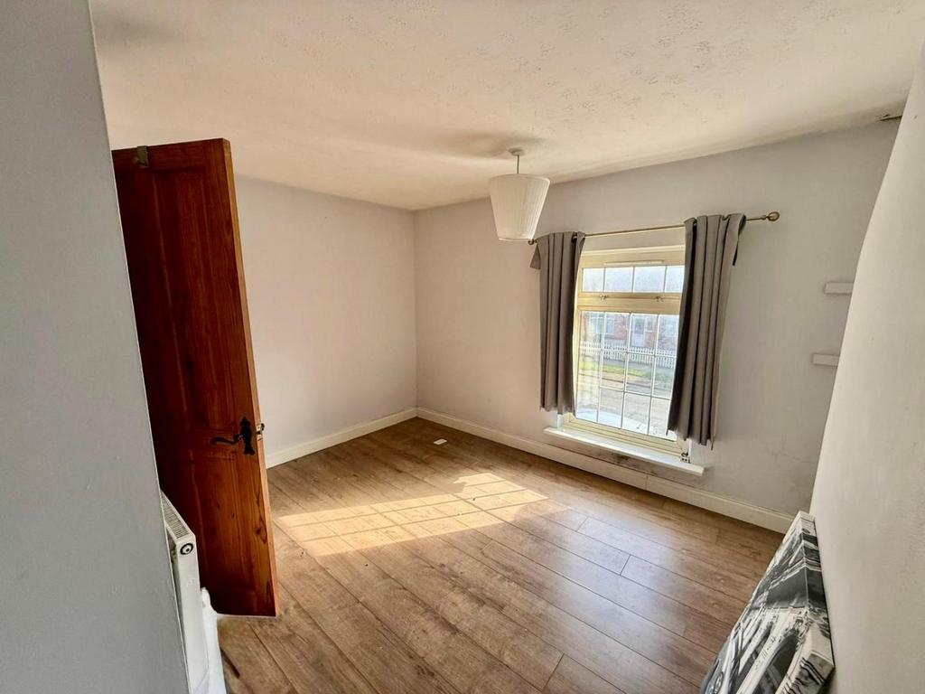 Bedroom...jpg
