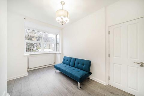 3 bedroom house to rent, Lessingham Avenue, London SW17