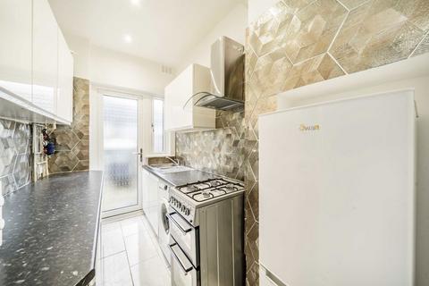 3 bedroom house to rent, Lessingham Avenue, London SW17