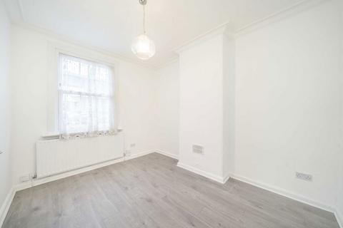 undefined, Lessingham Avenue, London SW17