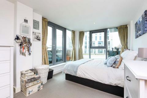 2 bedroom flat to rent, Hardwicks Square, London SW18
