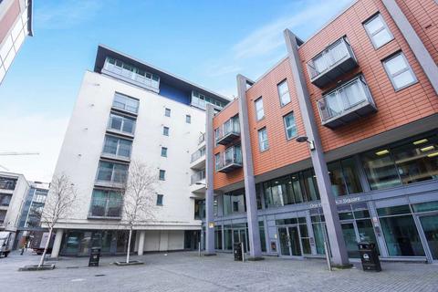 2 bedroom flat to rent, Hardwicks Square, London SW18