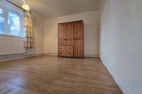 1 bedroom apartment to rent, Openshaw Road, London
