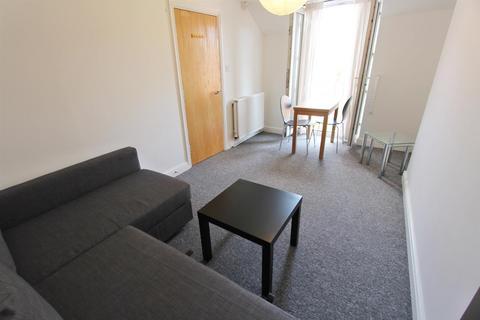 2 bedroom flat to rent, Withington Road, Whalley Range, Manchester