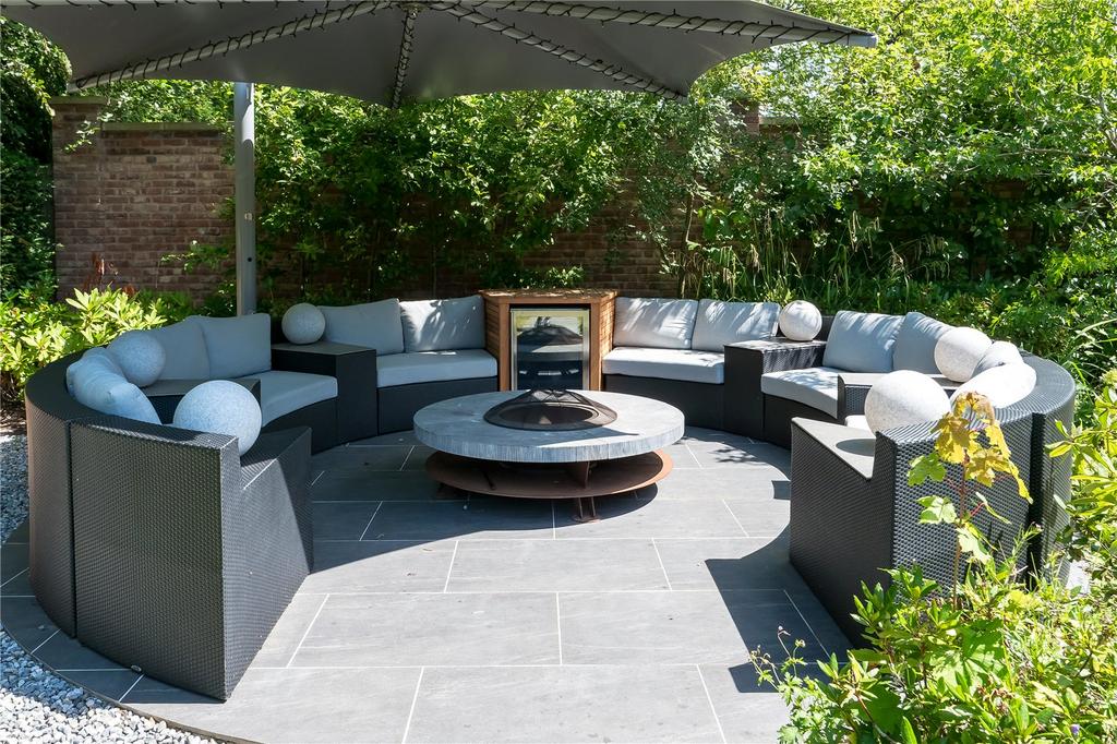 Outdoor Seating Area