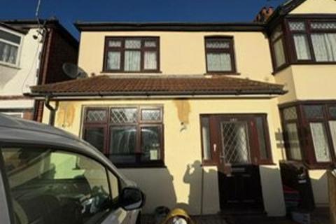 Studio to rent, Bath Road, Hounslow
