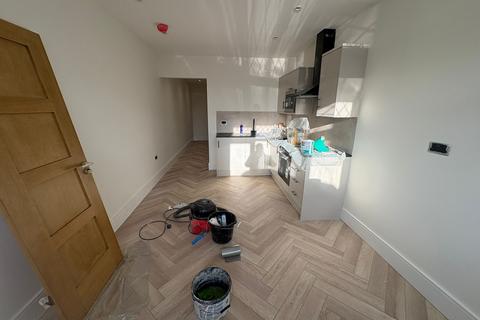 Studio to rent, Bath Road, Hounslow