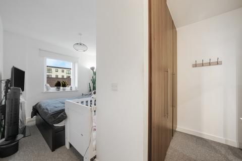 2 bedroom flat to rent, Forge Square, London, London E14