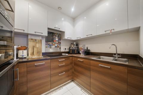 2 bedroom flat to rent, Forge Square, London, London E14