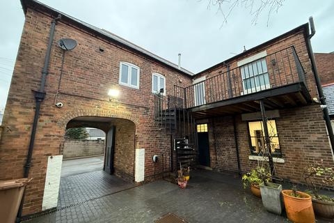 2 bedroom flat to rent, Church Street, Swadlincote, DE11