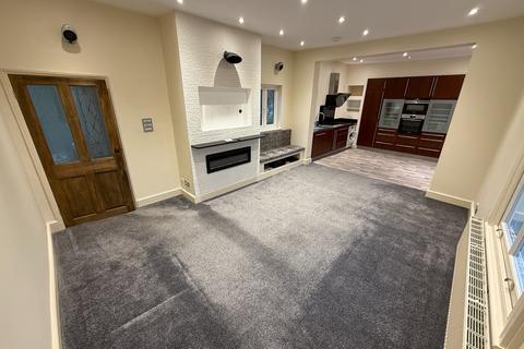2 bedroom flat to rent, Church Street, Swadlincote, DE11