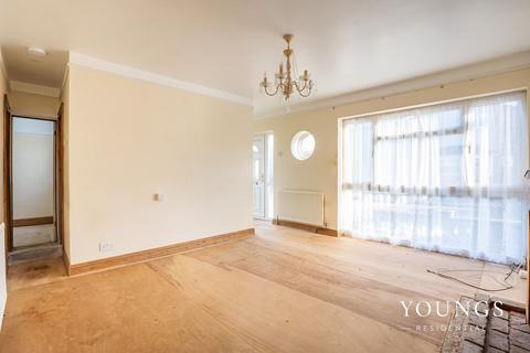 2 bedroom detached bungalow for sale, Dovercliff Road, Canvey Island, SS8