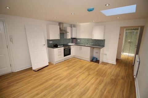 2 bedroom flat to rent, Church Road, Redfield, BS5