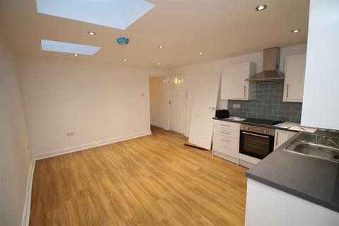 2 bedroom flat to rent, Church Road, Redfield, BS5