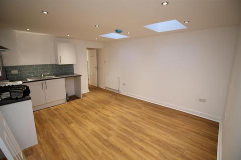 2 bedroom flat to rent, Church Road, Redfield, BS5
