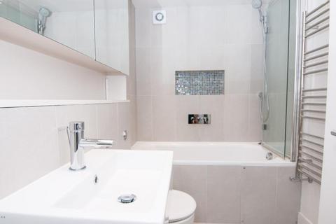 2 bedroom flat for sale, Adamsfields,  Hampstead,  NW3