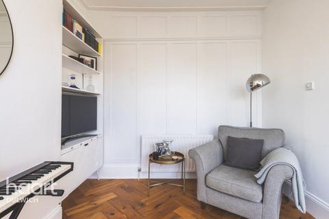 1 bedroom flat for sale, Rosendale Road, LONDON