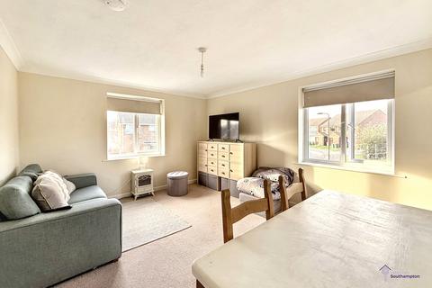 2 bedroom flat to rent, Tenterton Avenue, SO19