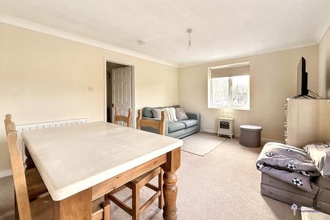 2 bedroom flat to rent, Tenterton Avenue, SO19