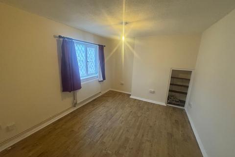 3 bedroom semi-detached house to rent, Olde Hall Road, Wolverhampton WV10