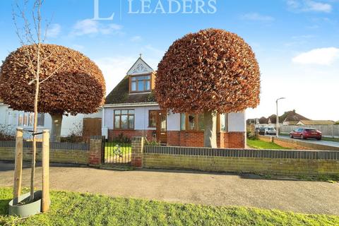 3 bedroom detached house to rent, York Road, Clacton-on-Sea, CO15