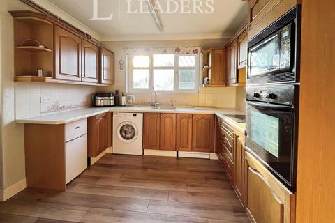 3 bedroom detached house to rent, York Road, Clacton-on-Sea, CO15