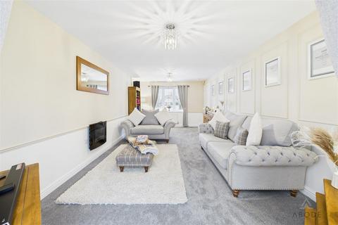4 bedroom detached house for sale, Wilson Way, Burton-On-Trent DE13