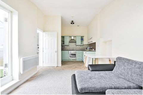 2 bedroom flat to rent, Racton Road, Fulham, London, SW6